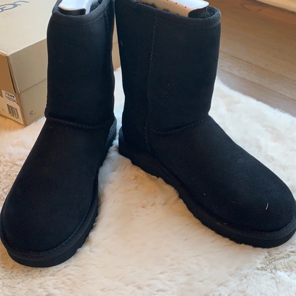 UGG Classic Short II Boots - Picture 4 of 13